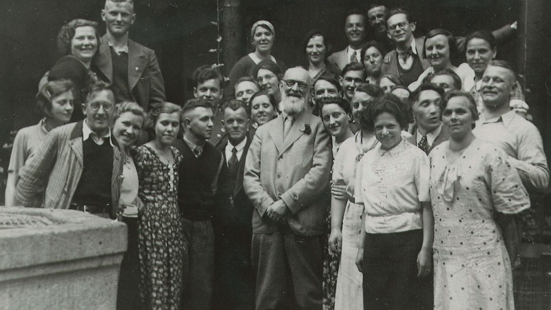 robert bosch and his associates res 800x450 - تعمیرات لوازم خانگی بوش - BOSCH